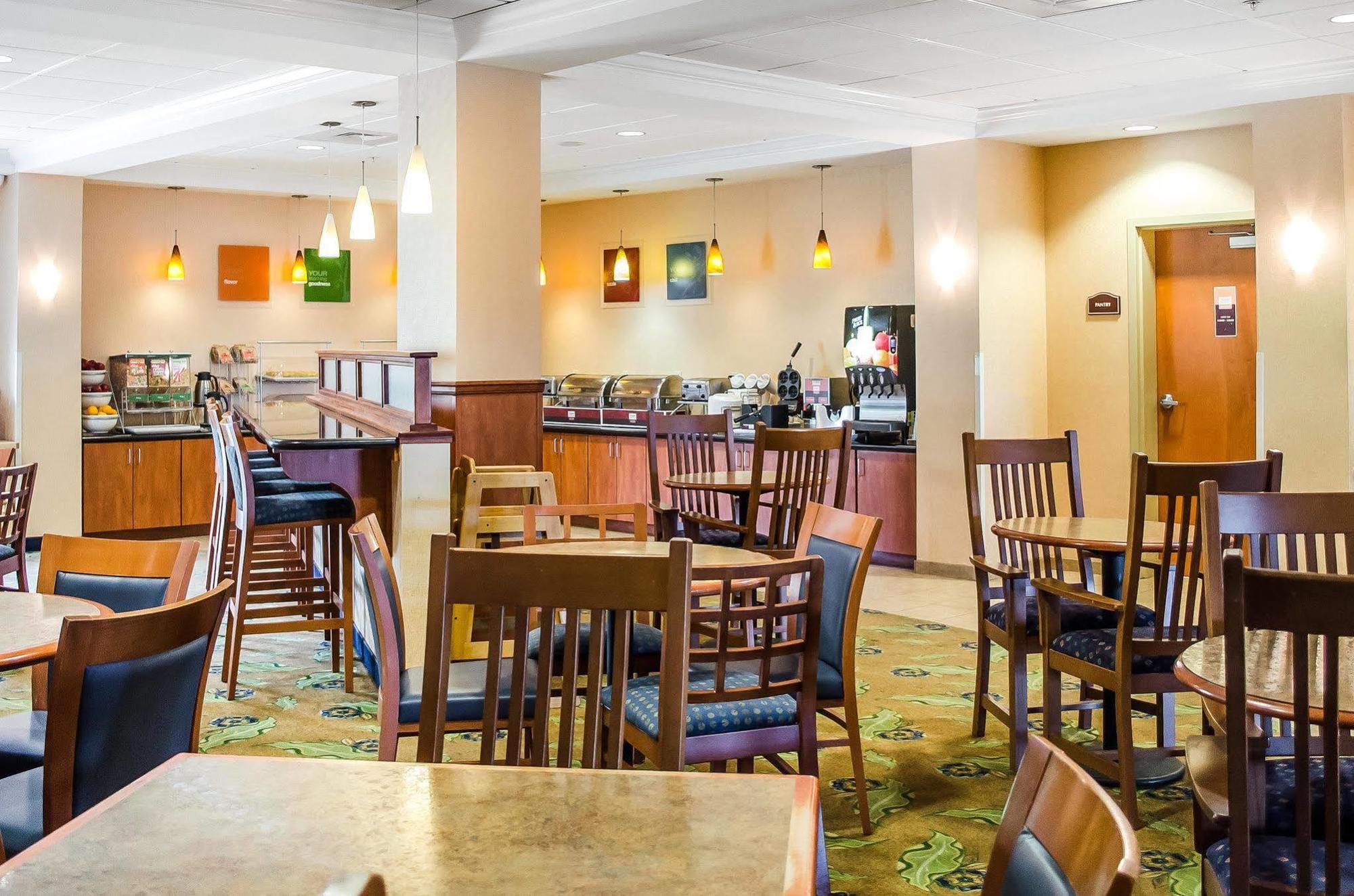 Comfort Suites Lancaster Amish Country Smoketown  Екстер'єр фото