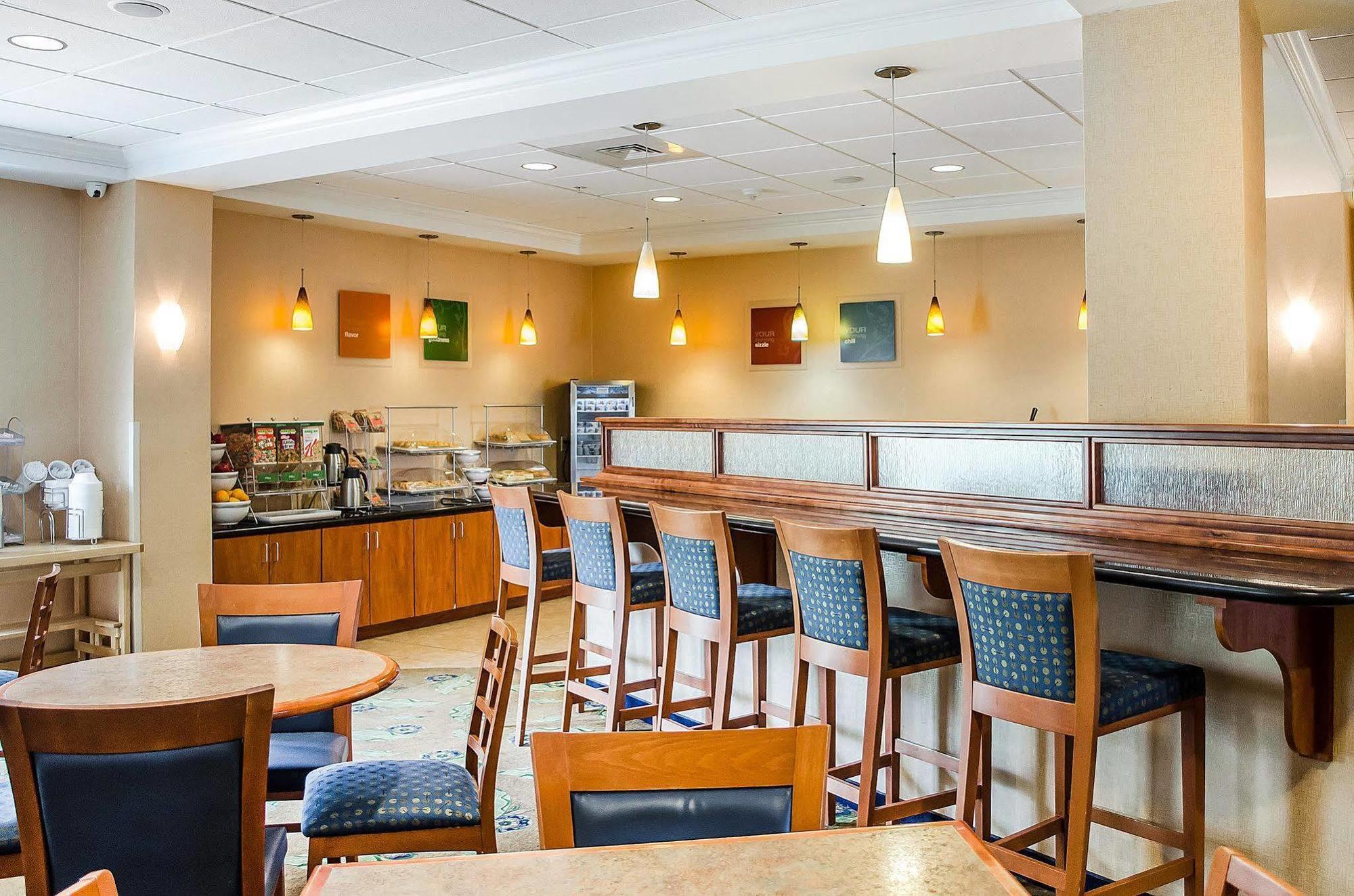 Comfort Suites Lancaster Amish Country Smoketown  Екстер'єр фото